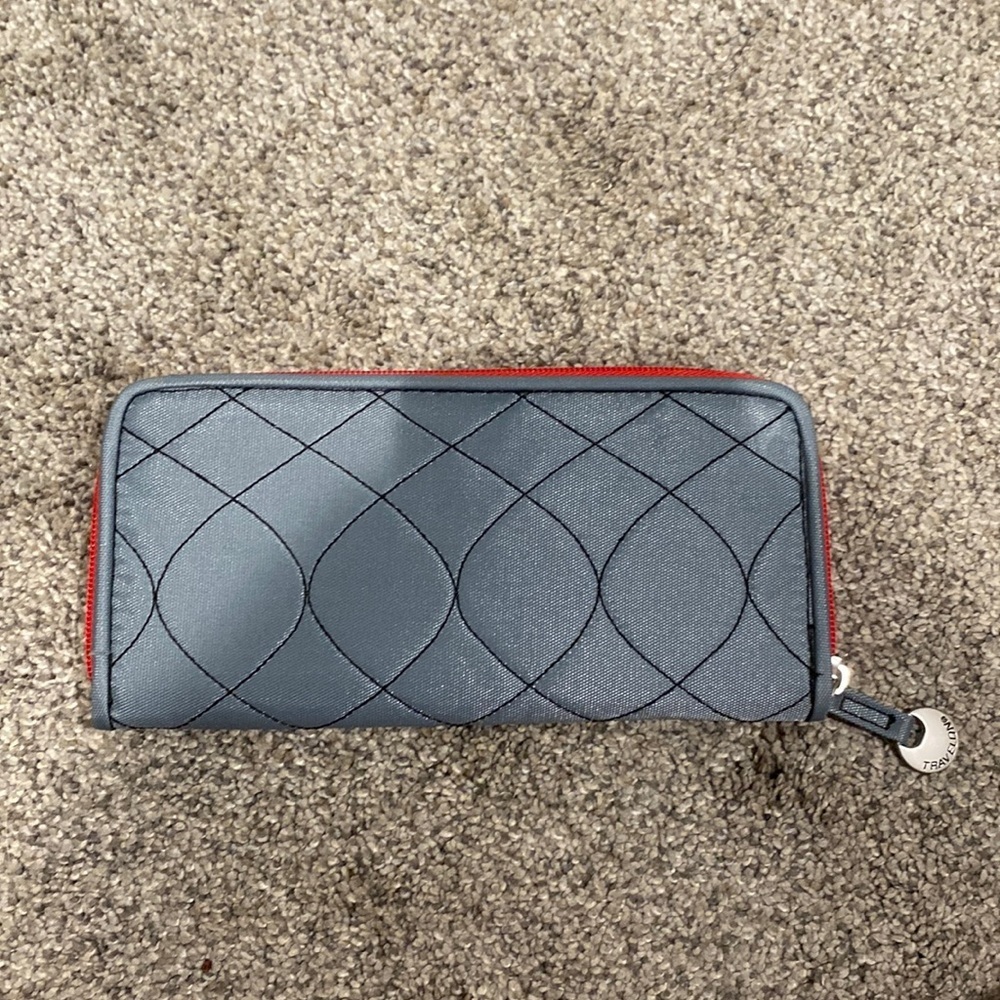 Travelon Gray Patterned Wallet with Red Interior